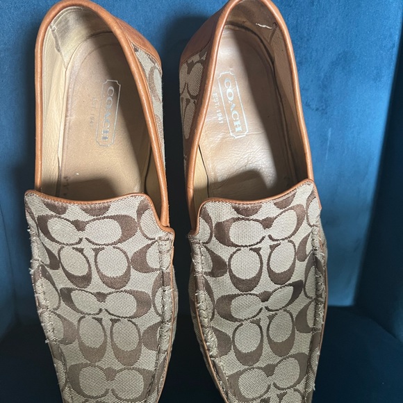 Coach - Picture 2 of 4